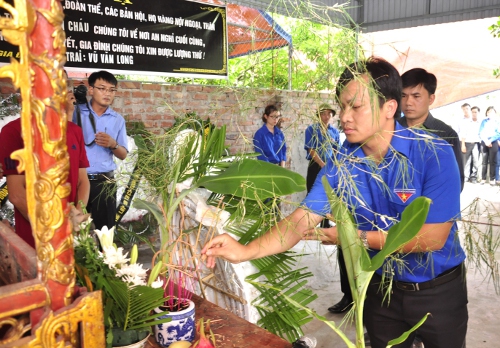 Trung ương Đoàn, Trung ương Hội Sinh viên Việt Nam thăm viếng, chia buồn với 3 gia đình có nữ sinh viên tình nguyện tử nạn