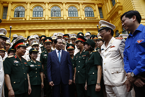 Chủ tịch nước Trần Đại Quang gặp mặt thân mật 100 thanh niên Quân đội, Công an tiêu biểu