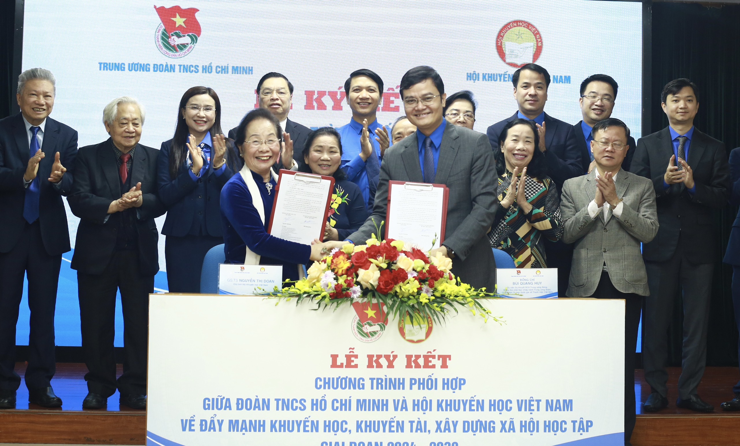 TƯ Đoàn ký kết Chương trình phối hợp với Hội Khuyến học Việt Nam