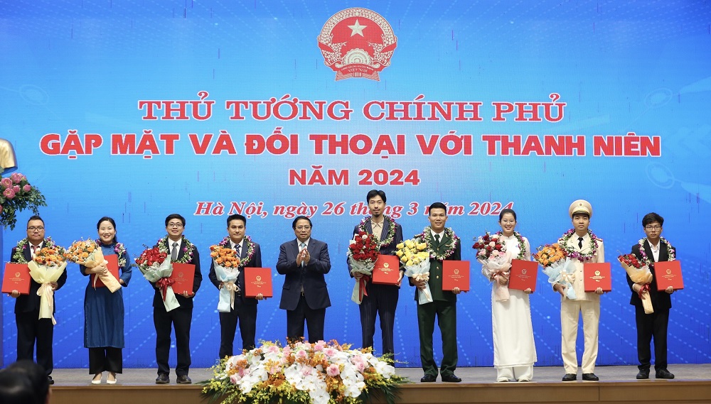 Thủ tướng Phạm Minh Chính tặng hoa chúc mừng 93 năm Ngày thành lập Đoàn TNCS Hồ Chí Minh